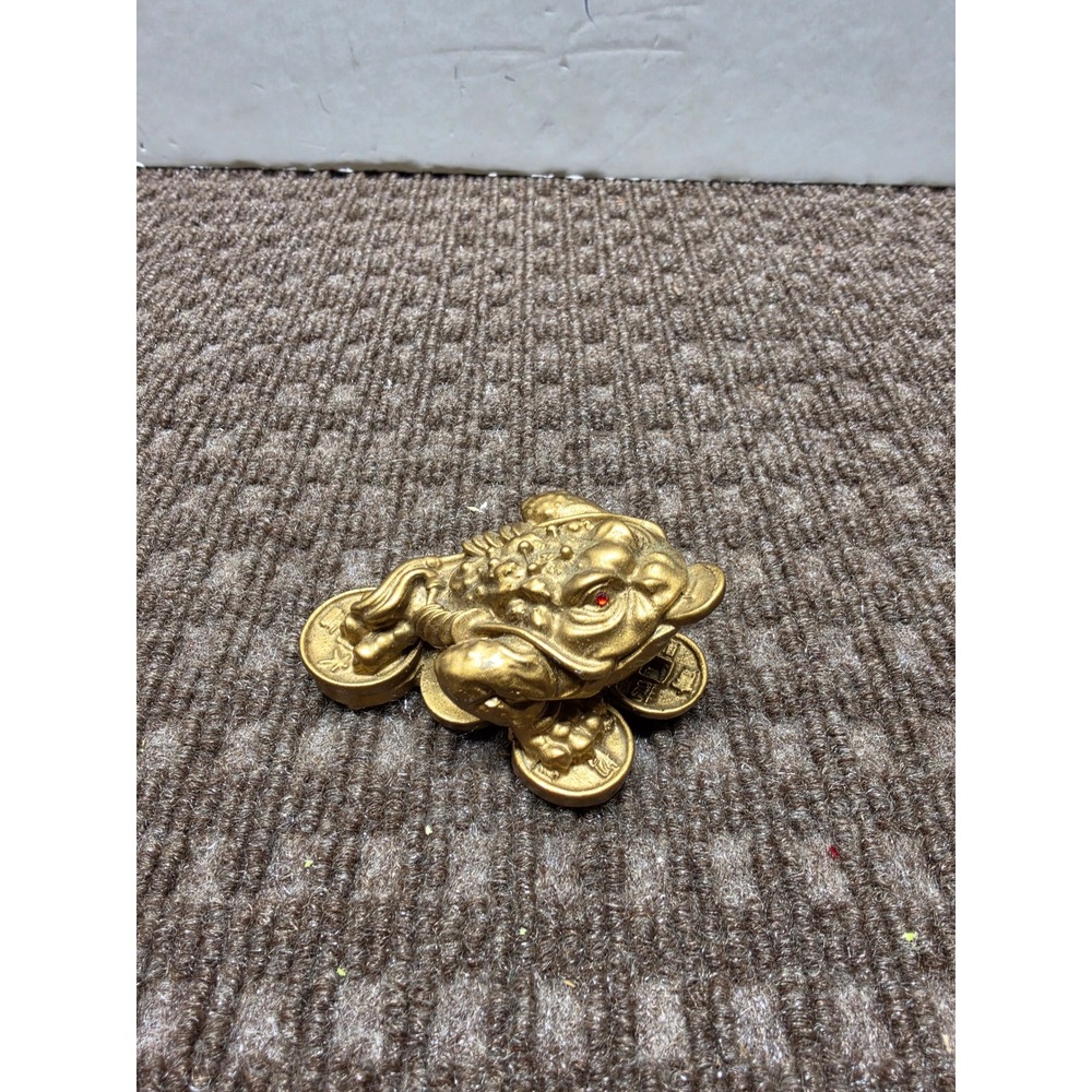 Golden Feng Shui Money Frog Three Legged Toad Wealth Statue Red Eyes 2.75in
